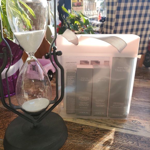 Mary Kay TimeWise Miracle Set 3D Normal / Dry - Picture 7 of 12